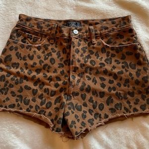 Leopard Print Short Shorts Women's size 27 Euro US 4